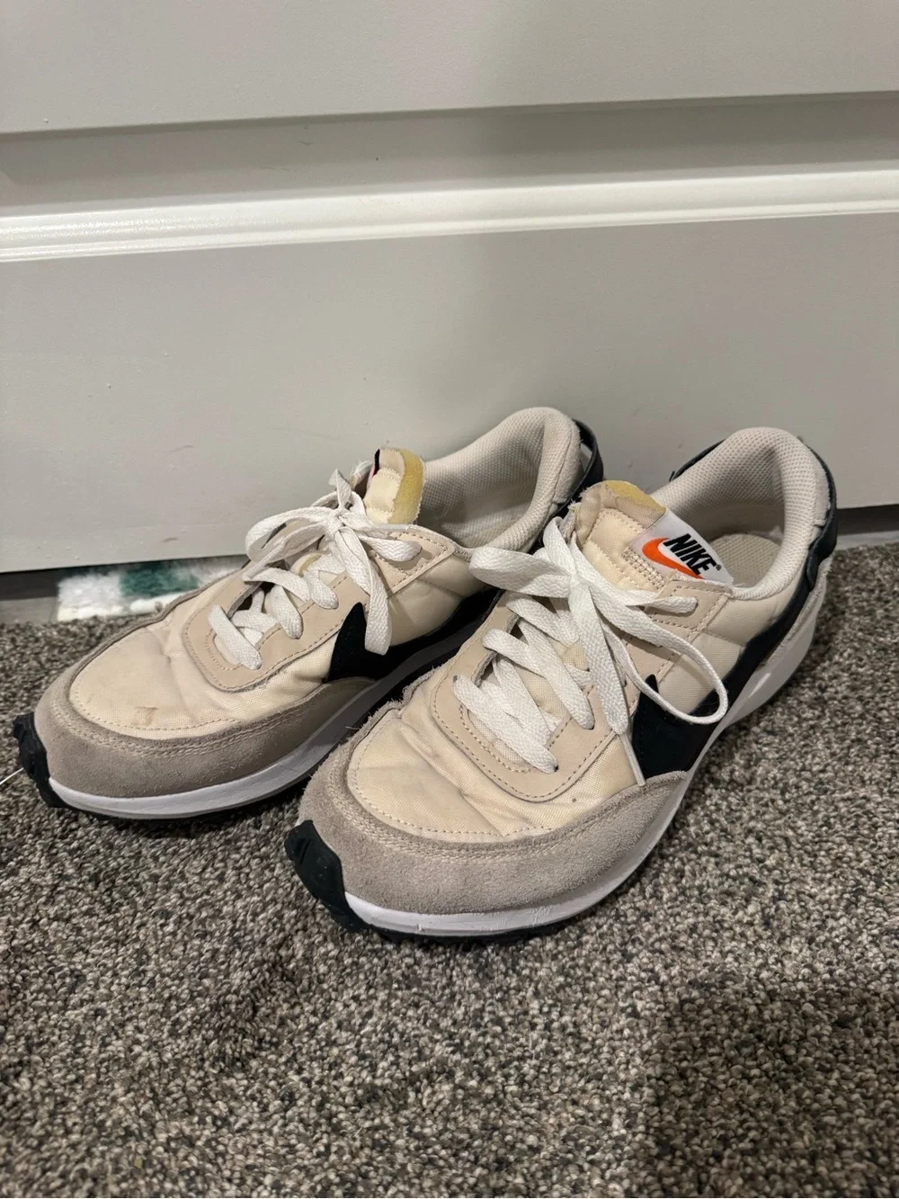 Nike Men’s Beige and Black Retro Runner Sneakers